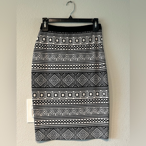 Printed midi skirt - Picture 2 of 3